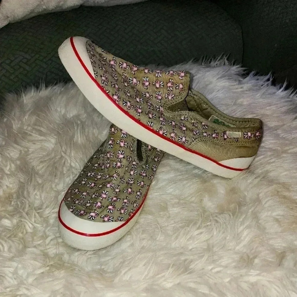 Wisconsin Badgers Slip Ons - Picture 1 of 8